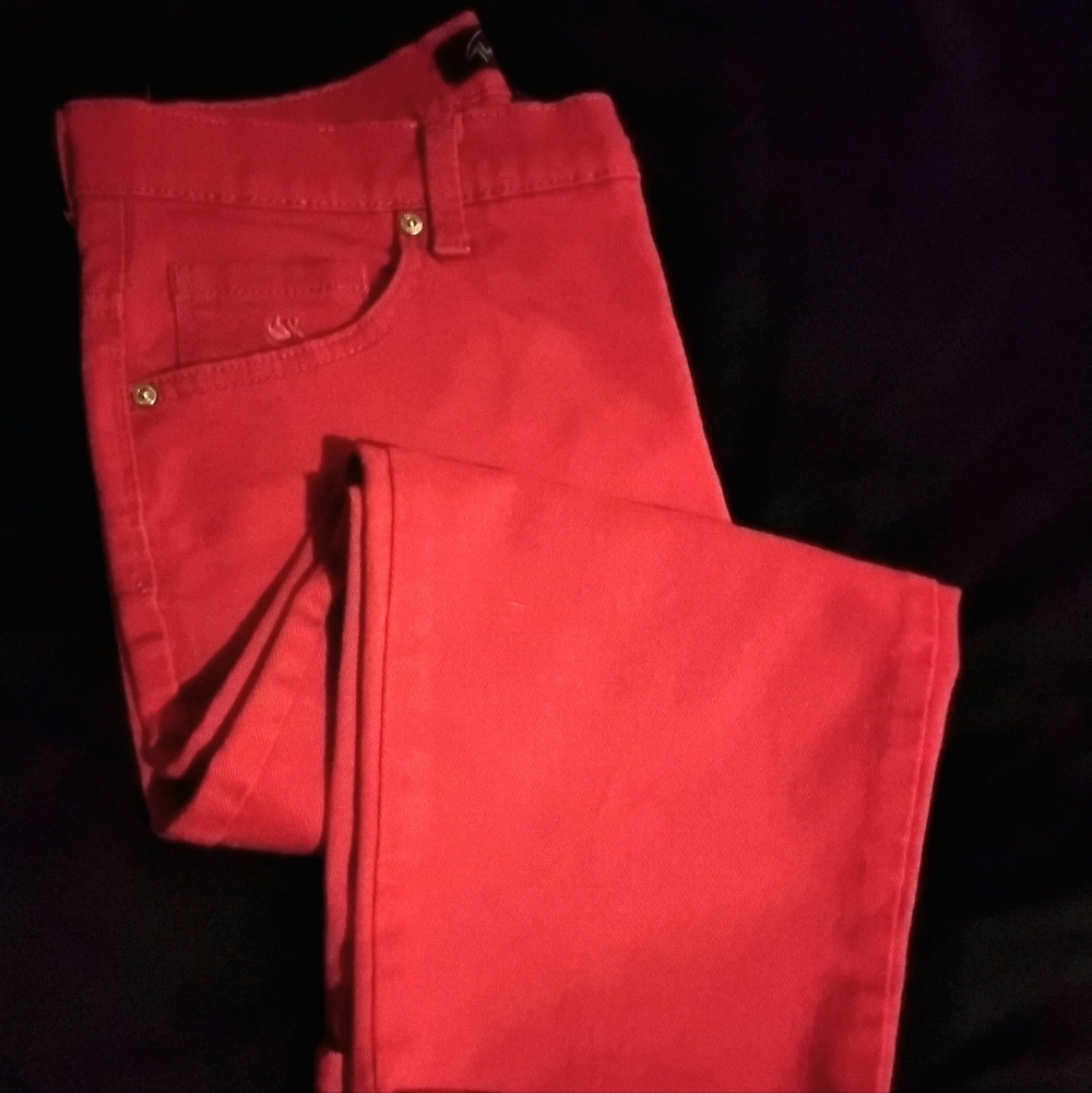 Gloria Vanderbilt Amanda Capri Magenta 4